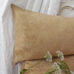 Vue du motif du coussin ocre